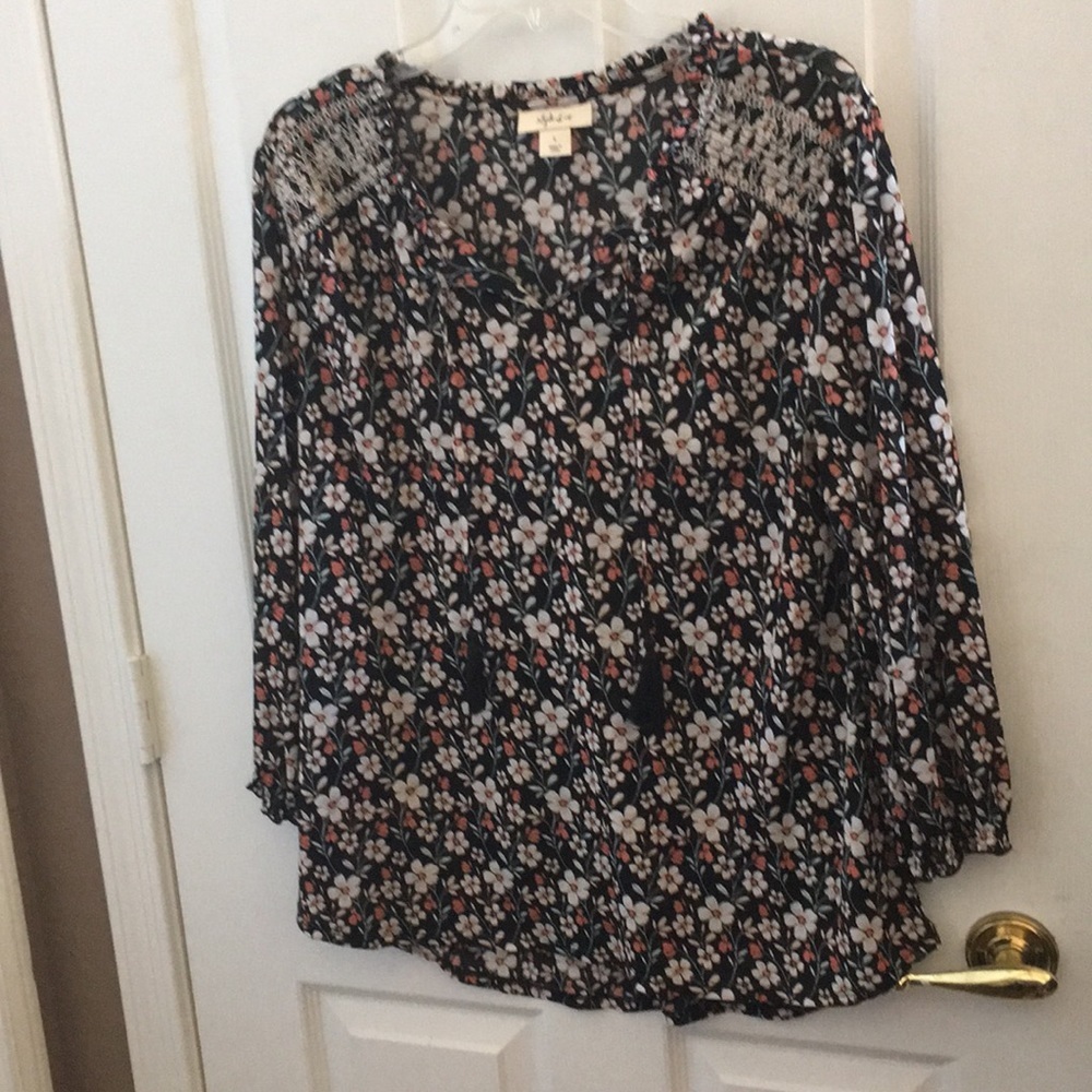 LADIES style and company boho looking top large